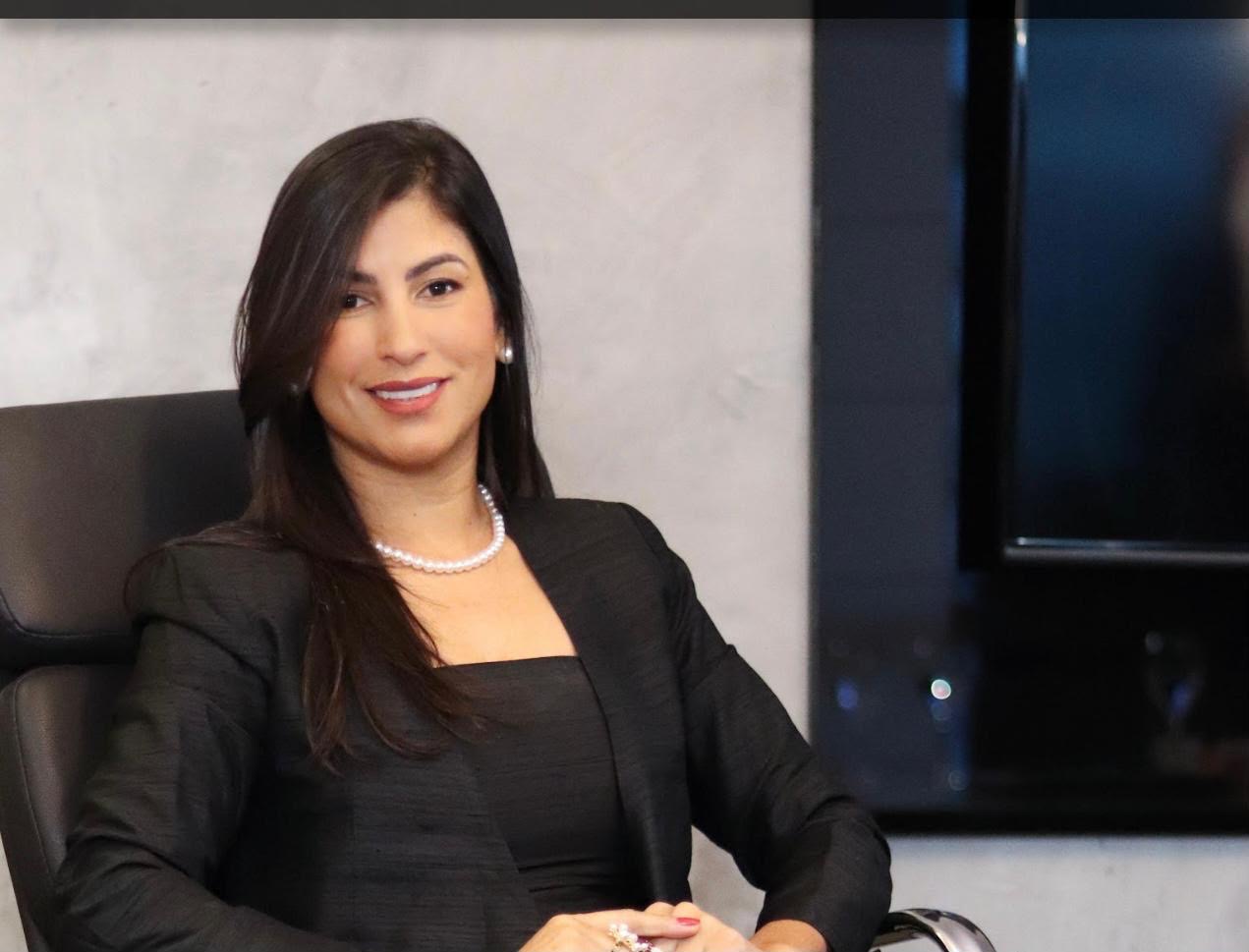 Advogada da Patrícia Carvalho Advocacia em seu escritório